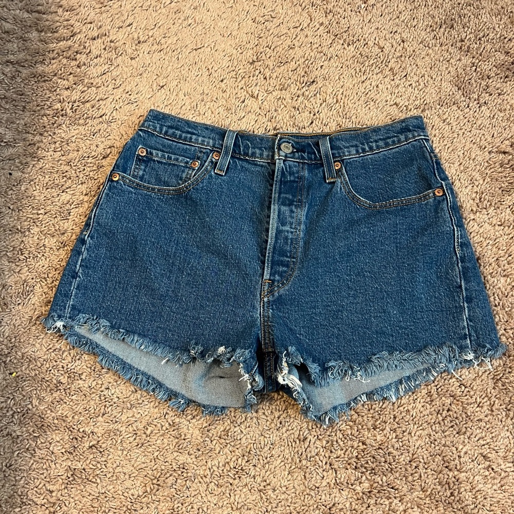 Women’ Levi’s Jean Shorts. Size W29.